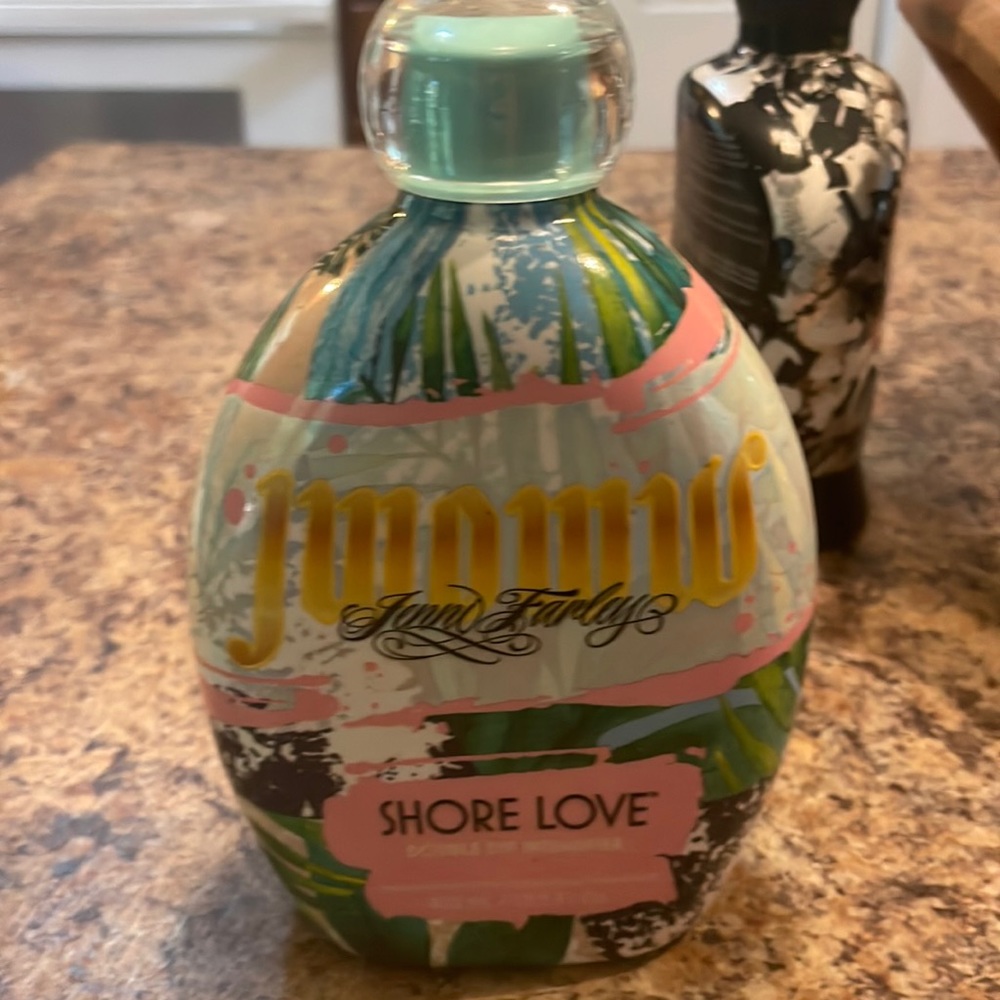 JWow professional tanning lotion.